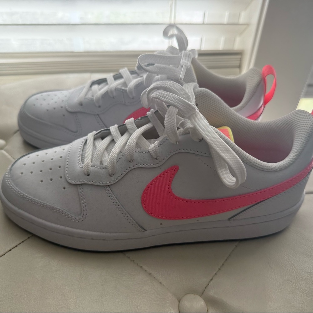 Nike low top- new, never worn!